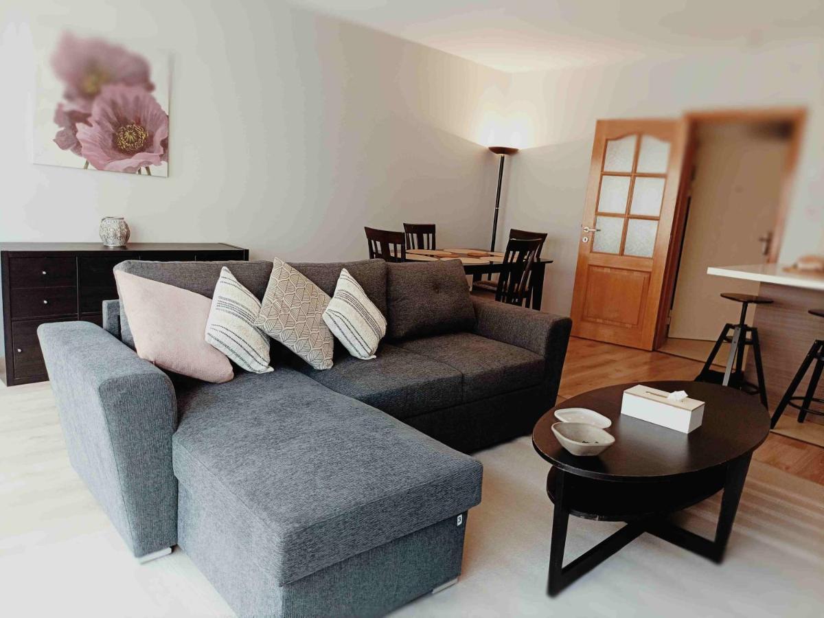 Cozy 2 Bedroom Apartment - Metro Montgomery ブリュッセル エクステリア 写真