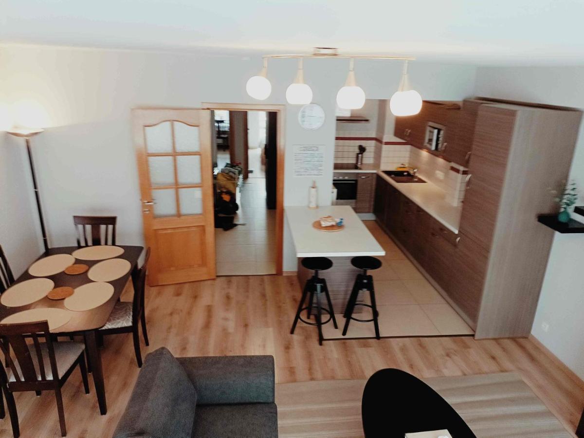 Cozy 2 Bedroom Apartment - Metro Montgomery ブリュッセル エクステリア 写真